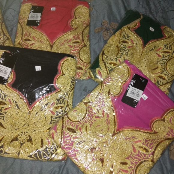 Only Red Gowns left - Picture 4 of 12